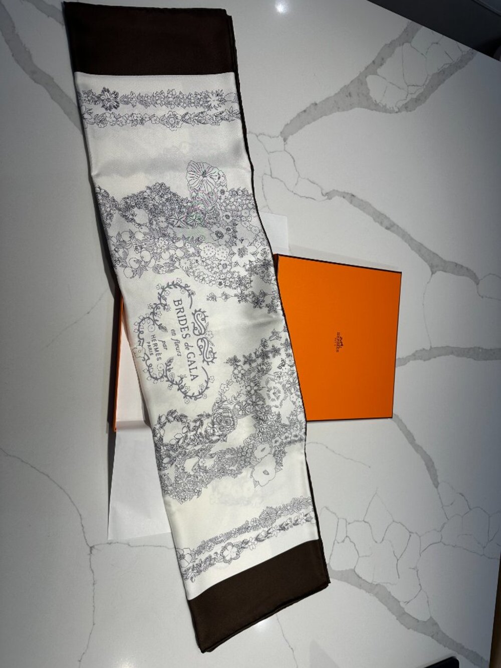 NWT & Original Box - Brides de Gala en Fleurs scarf 90